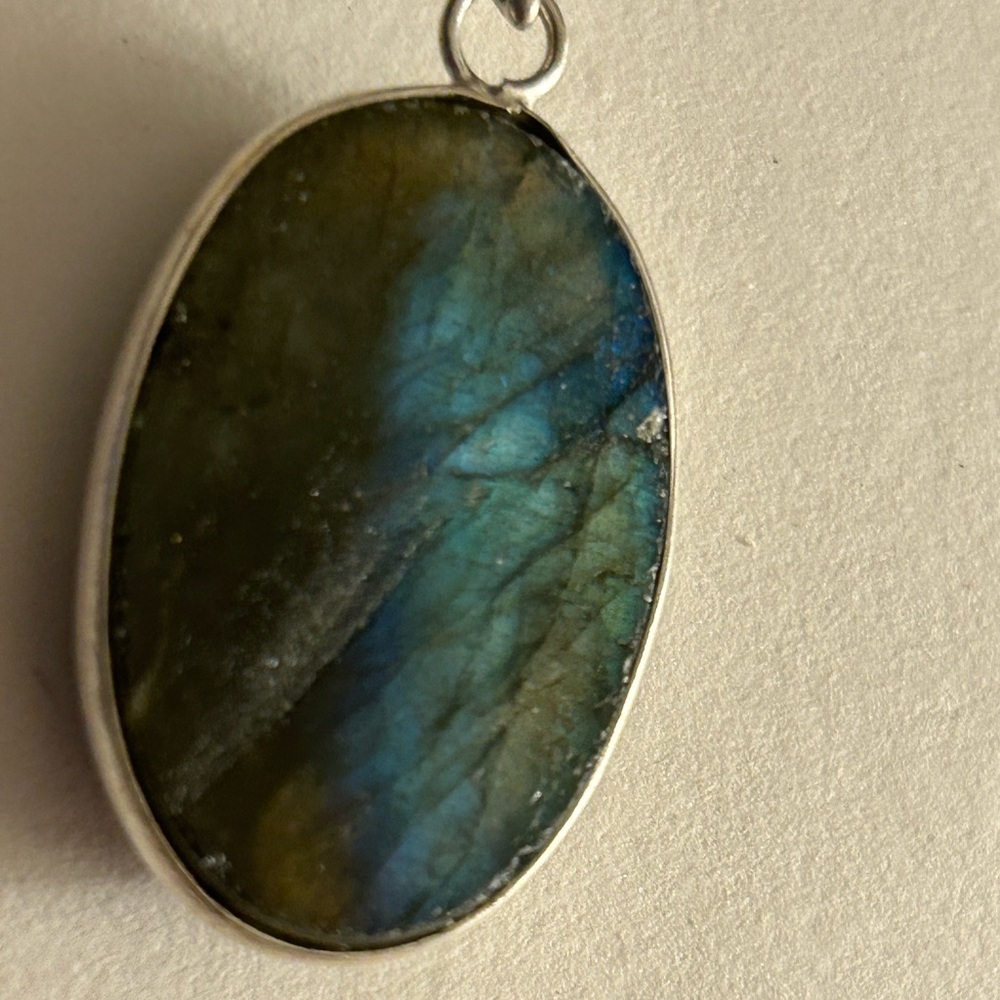 NWOT necklace flash Labradorite Stone blue, green oval .925 Sterling Silverplate